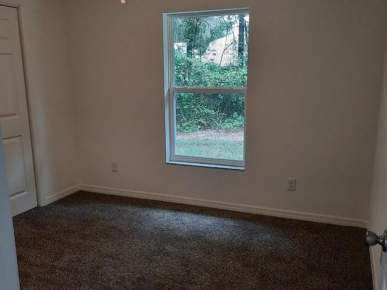 605 Howard St — Photo 10