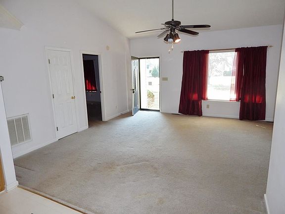 4th image of 4030 Oak Valley Dr