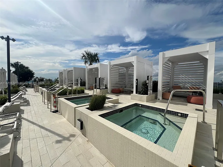 300 S Biscayne Blvd #806E — Photo 30