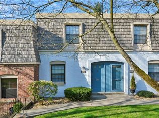 690 Carriage Cir, Pittsburgh, PA 15205