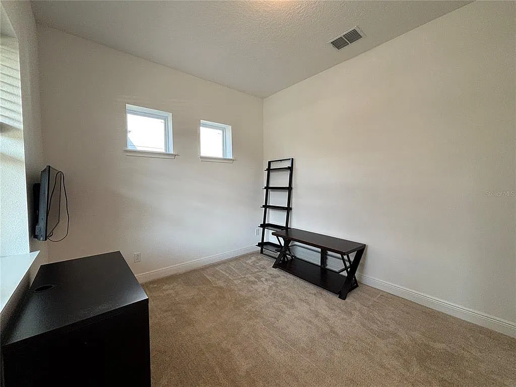 4 bed, 2.5 bath, 2076 sqft, $3,600 — Photo 3