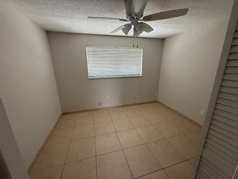 5365 Palm Ave #15 — Photo 10
