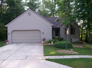 958 Wiltshire Ct, Saline, MI 48176