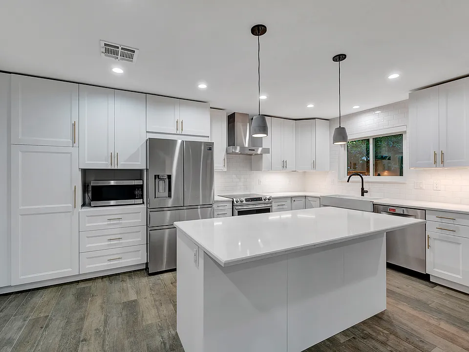887 Victor Ave #5