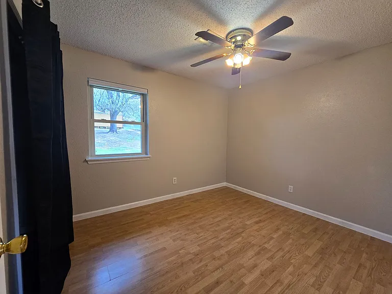 112 Thomas Blvd — Photo 19