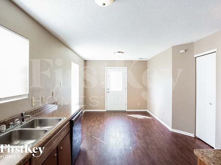1331 Ellington Dr — Photo 8