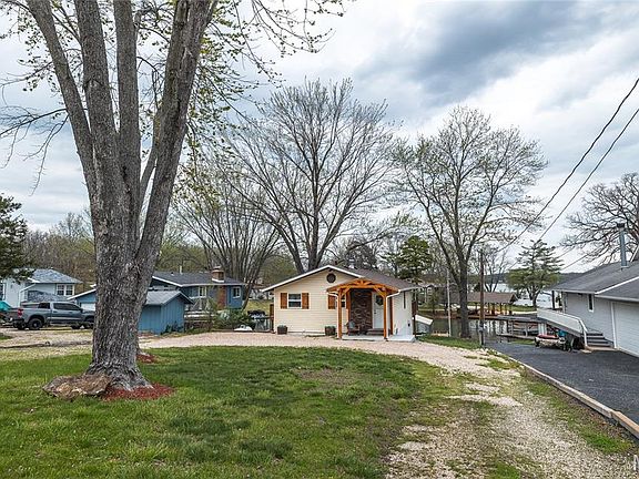 5th image of 1642 Lakeshore Dr