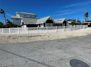 237 S Harbor Dr, Bradenton Beach, FL 34217