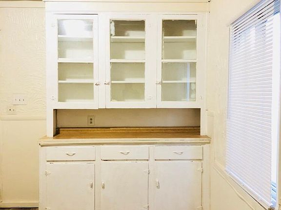 5th image of 1400 E Delavan Ave #1