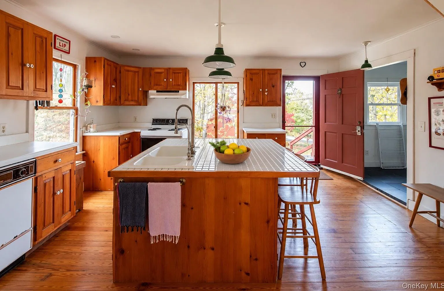 2 bed, 1.5 bath, 1216 sqft, $2,400 — Photo 3