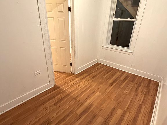 3rd image of 2328 S Sawyer Ave #2F