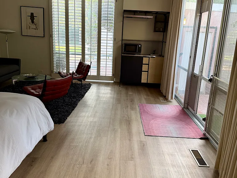 Benedict Canyon Dr — Photo 17