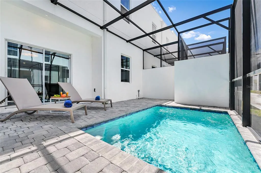 5 bed, 4.0 bath, 2020 sqft, $2,700 — Photo 2