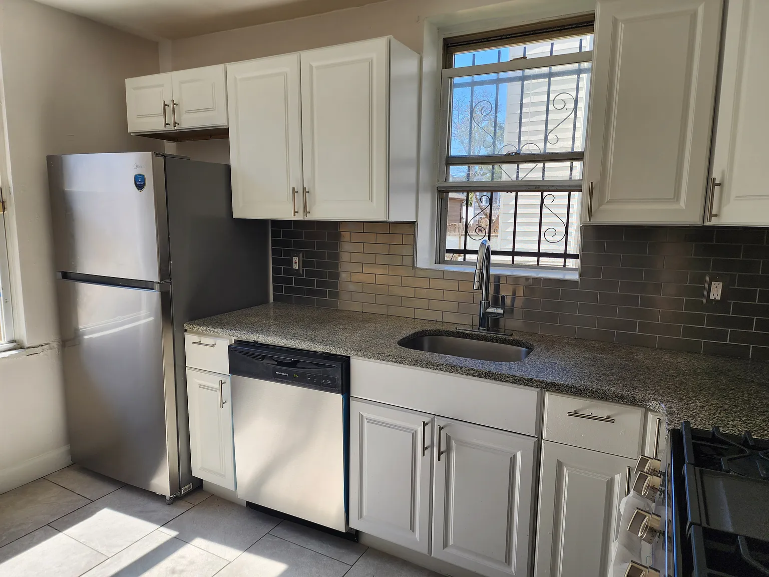3 bed, $2,650 — Photo 2
