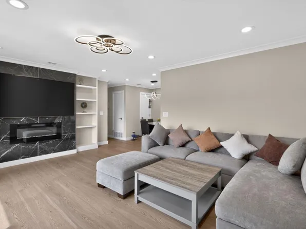 325 San Miguel Ct APT 4, Milpitas, CA 95035