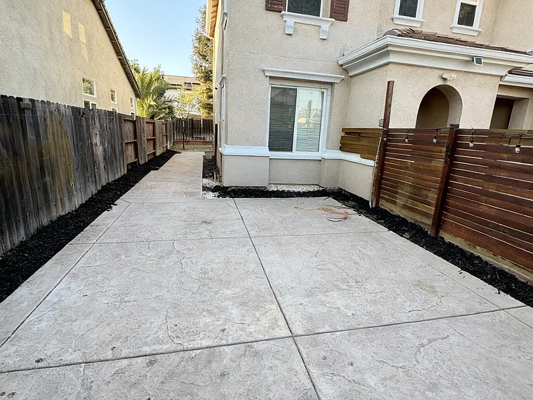 1421 Croydon Ct — Photo 3