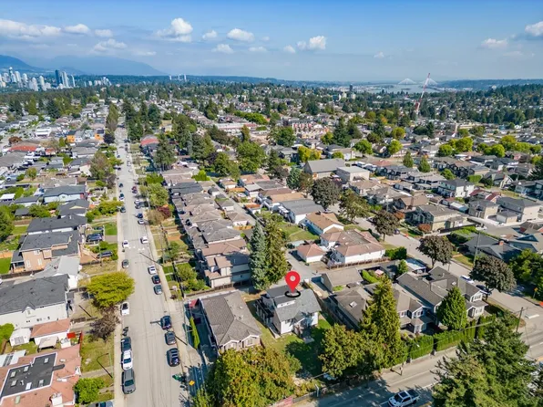 7520 Canada Way, Burnaby, BC V3N 3K2