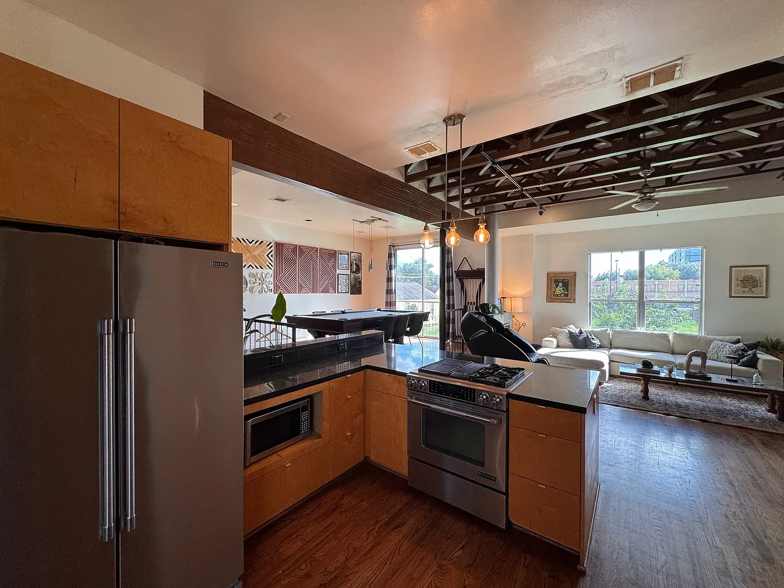 3 bed, 3.5 bath, 2082 sqft, $3,000 — Photo 4