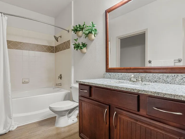 Village at Baldwin Park - Bathroom