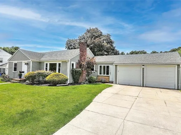 23 Robert Cir, Cranston, RI 02905