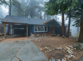 31440 Oakleaf Dr, Running Springs, CA 92382