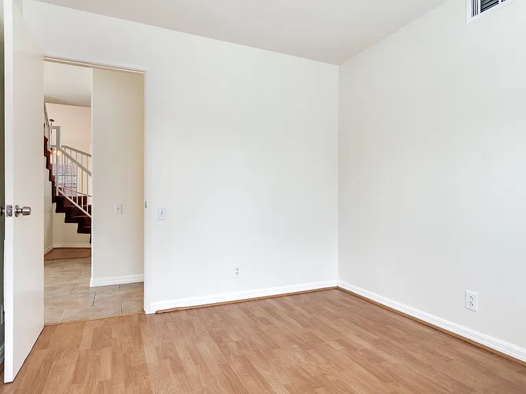 5585 Osborne Ct — Photo 12