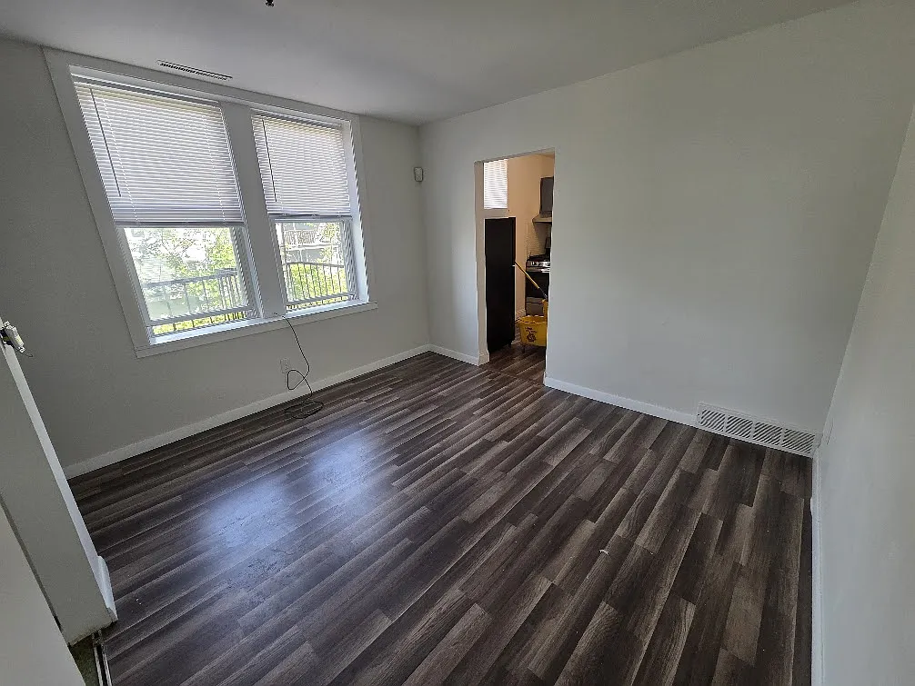 2 bed, 800 sqft, $1,200 — Photo 4