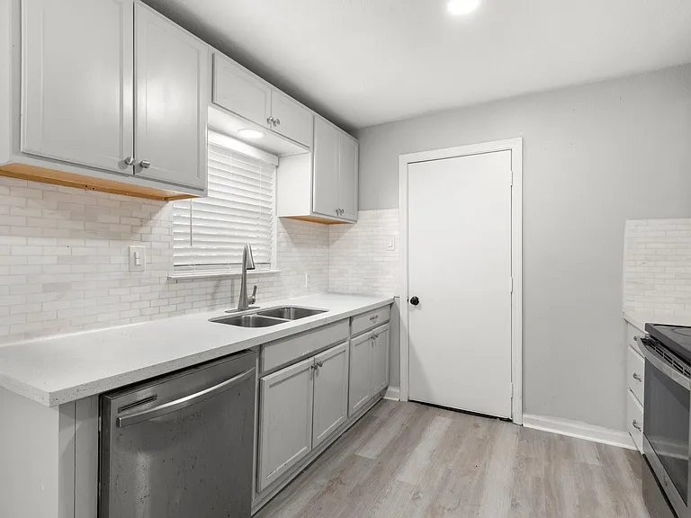 7938 Snowden St — Photo 17