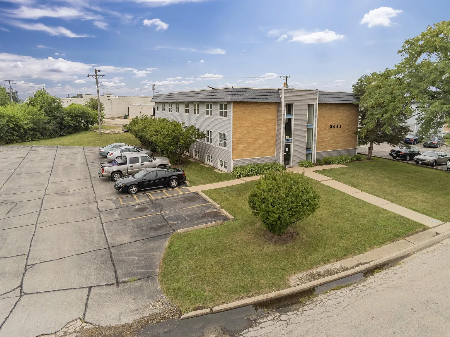 Studio, 750 sqft, $695 — Photo 3