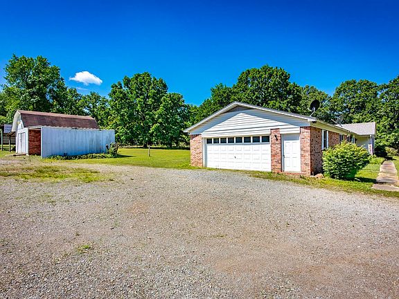 3rd image of 479 Foster Chapel Rd