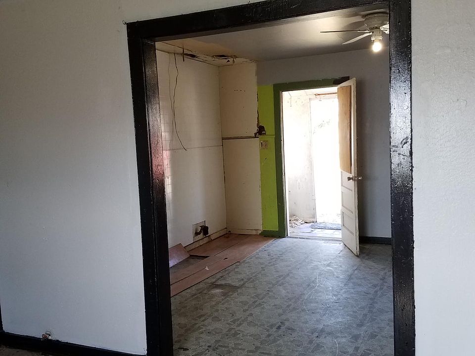 1st image of 12222 Park Dr #2