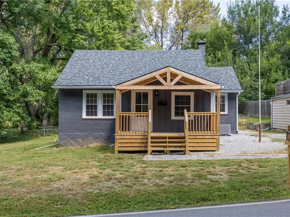 2701 Karnes Rd, Saint Joseph, MO 64505