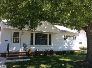 6621 Queens Park Ave, Mayfield Heights, OH 44124