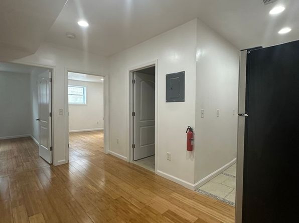 160-162 University Ave #3