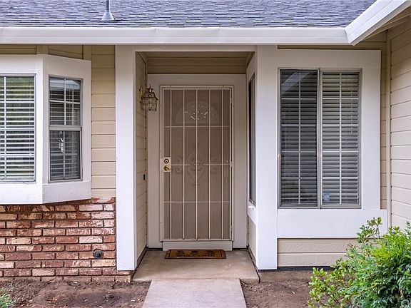 2nd image of 717 Victorian Park Dr