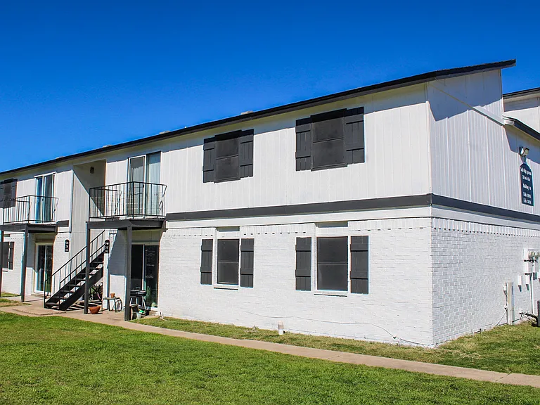 Saddle Ridge Apartments — Photo 15