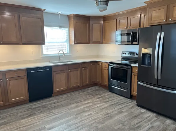 61 Plainfield Ave #1, Shrewsbury, MA 01545