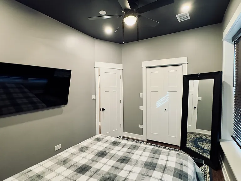1428 S Central Park Ave #3 — Photo 4