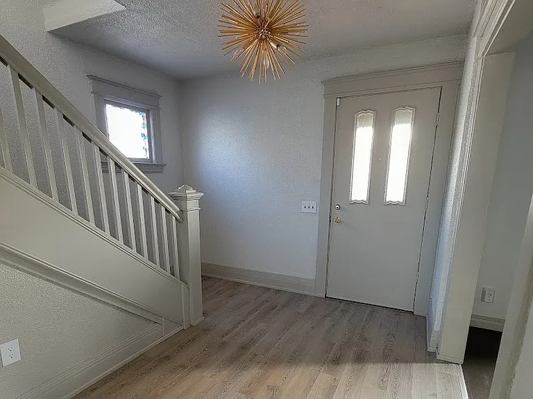 162 Hayward Ave — Photo 5