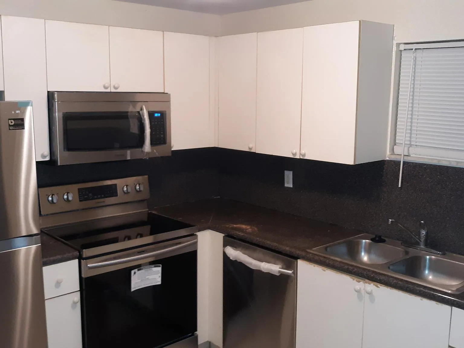 4205 N University Dr — Photo 2