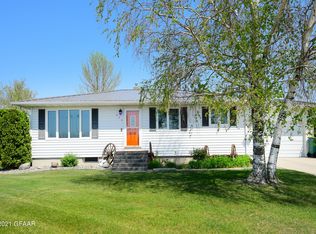 624 1st Ave SE, Hillsboro, ND 58045