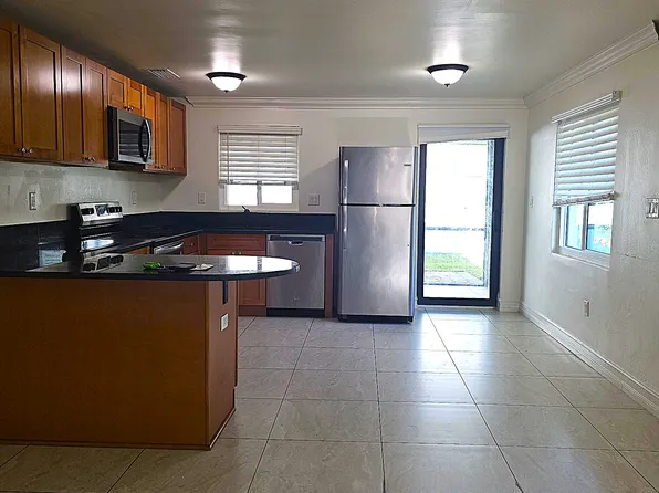682 108th Ave N, Naples, FL 34108
