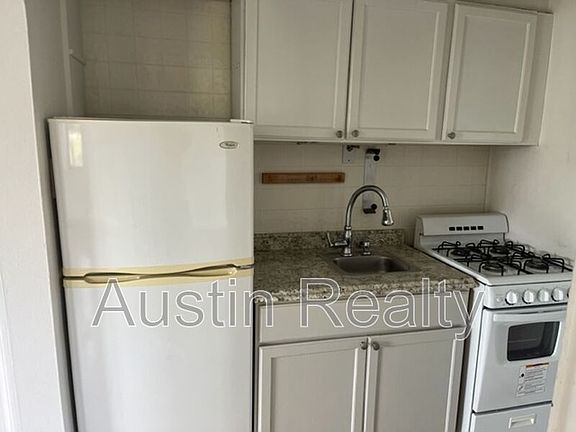 3rd image of 341 Des Peres Ave APT F