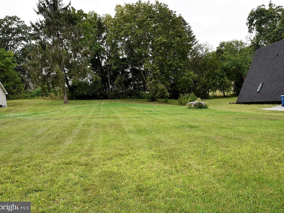 1st image of 233 Lake Meade Dr