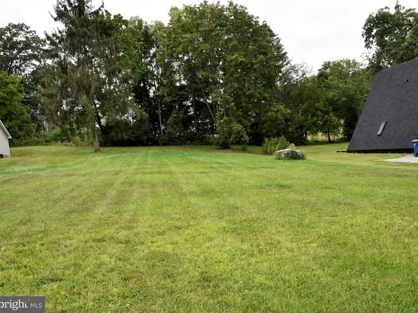 233 Lake Meade Dr, East Berlin, PA 17316