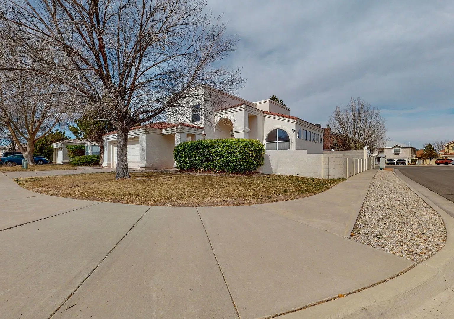 2 story 4 bedroom — Photo 1