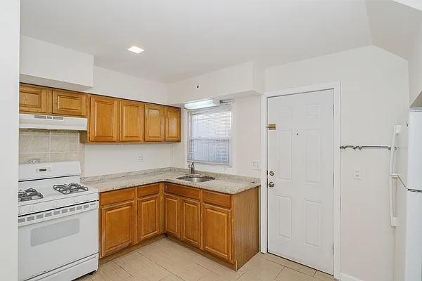 Sold by REMAX Elite | media 8