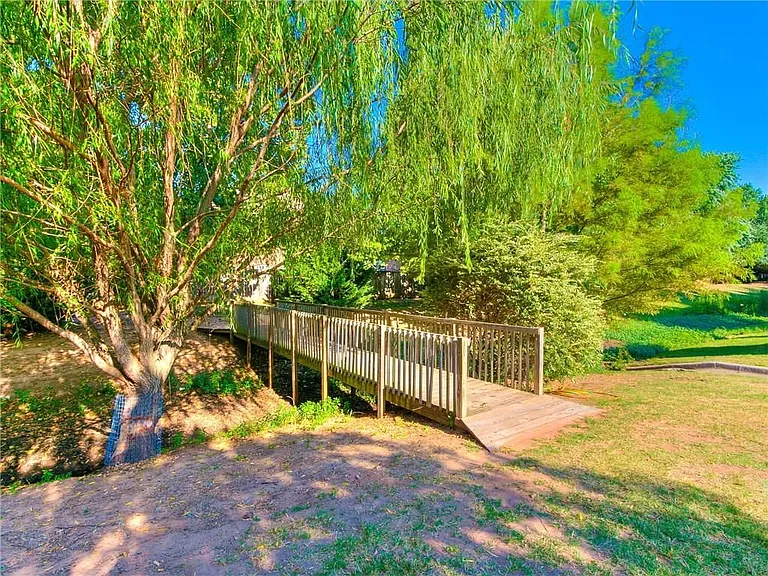 304 Eccell Ct — Photo 15