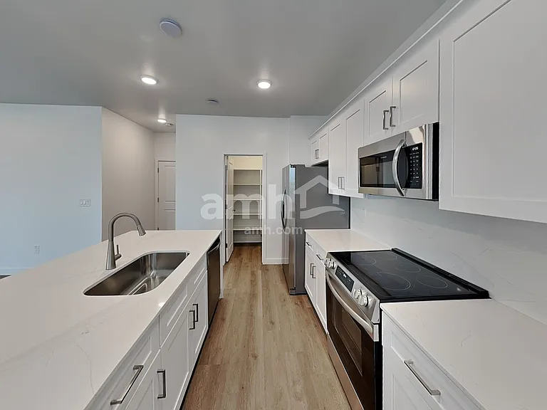 4540 S 98th Ln — Photo 4
