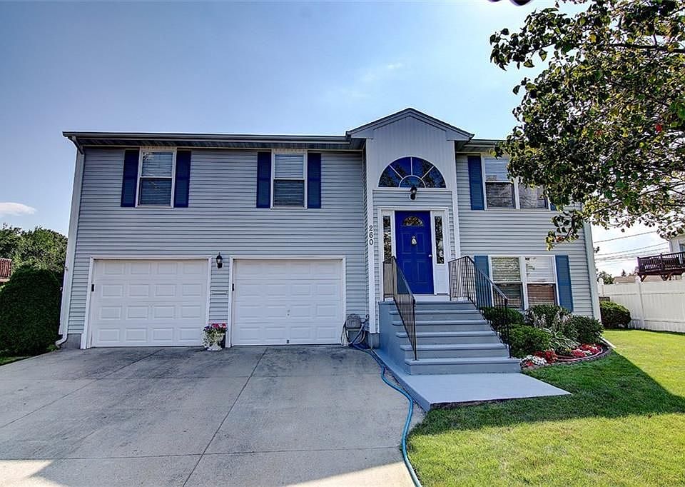 1st image of 260 Ferris Ave